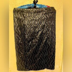Forever 21 women midi pencil skirt with sequins very fancy and cute size M